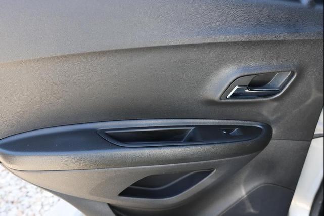 Photo of 2022 Silver Ice Metallic Chevrolet Trax