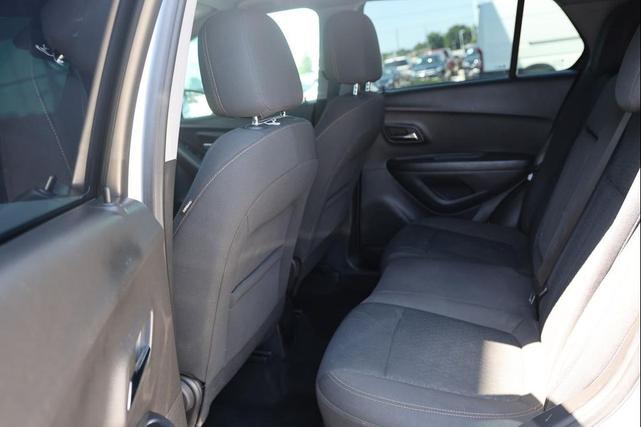 Photo of 2022 Silver Ice Metallic Chevrolet Trax