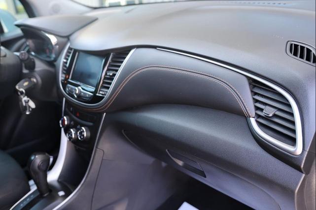 Photo of 2022 Silver Ice Metallic Chevrolet Trax