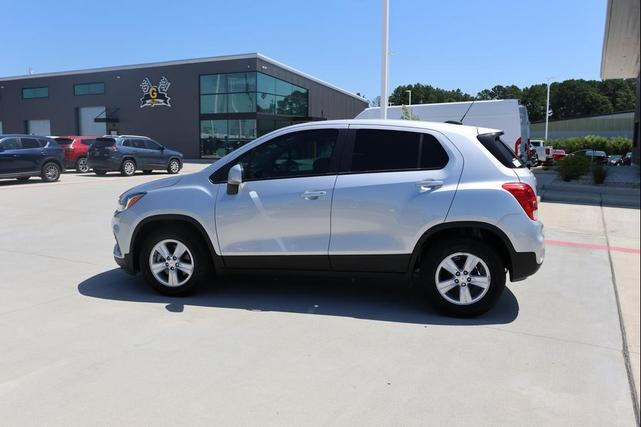 Photo of 2022 Silver Ice Metallic Chevrolet Trax