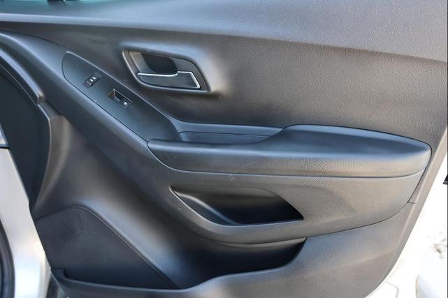 Photo of 2022 Silver Ice Metallic Chevrolet Trax