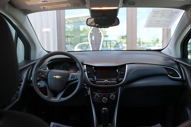 Photo of 2022 Silver Ice Metallic Chevrolet Trax