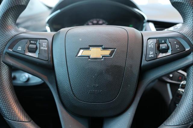 Photo of 2022 Silver Ice Metallic Chevrolet Trax