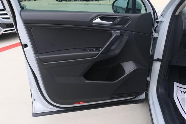 Photo of 2019 Platinum Gray Metallic Volkswagen Tiguan