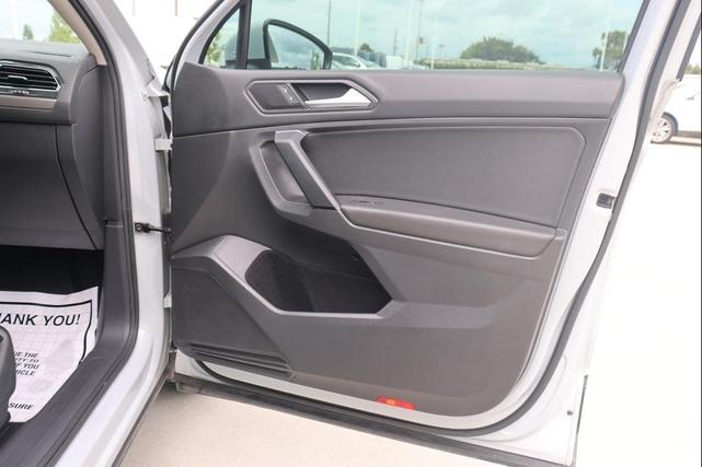 Photo of 2019 Platinum Gray Metallic Volkswagen Tiguan