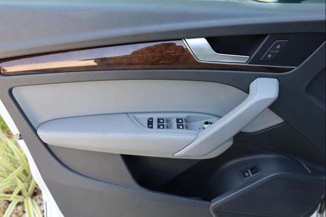 Photo of 2019 WHITE Audi Q5