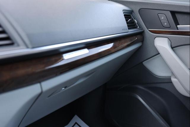 Photo of 2019 WHITE Audi Q5