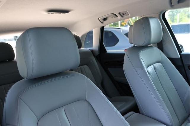 Photo of 2019 WHITE Audi Q5