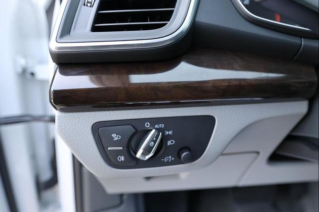 Photo of 2019 WHITE Audi Q5