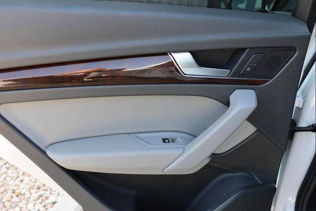 Photo of 2019 WHITE Audi Q5