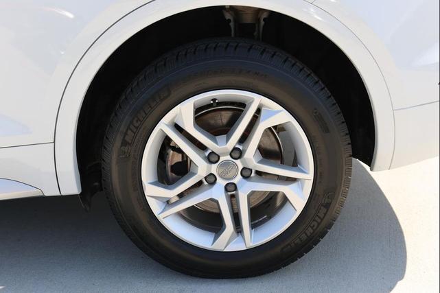 Photo of 2019 WHITE Audi Q5