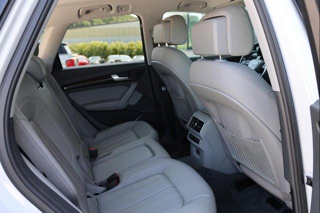 Photo of 2019 WHITE Audi Q5