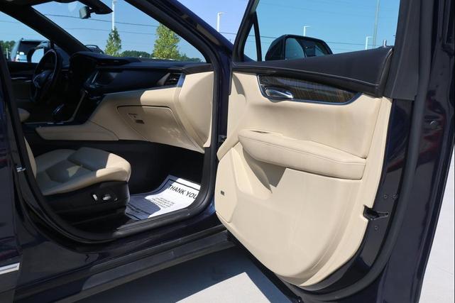 Photo of 2017 BLUE Cadillac XT5