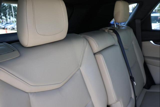 Photo of 2017 BLUE Cadillac XT5