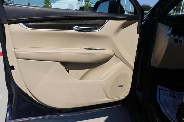 Photo of 2017 BLUE Cadillac XT5