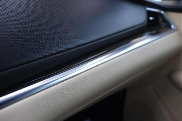 Photo of 2017 BLUE Cadillac XT5