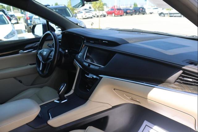 Photo of 2017 BLUE Cadillac XT5