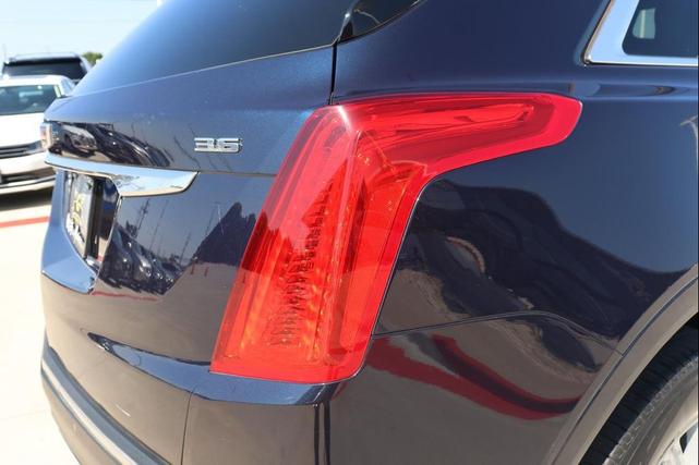 Photo of 2017 BLUE Cadillac XT5