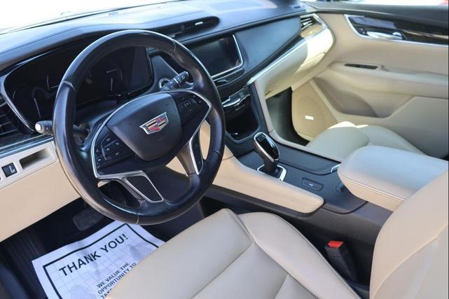Photo of 2017 BLUE Cadillac XT5