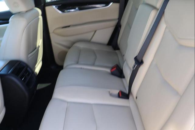 Photo of 2017 BLUE Cadillac XT5