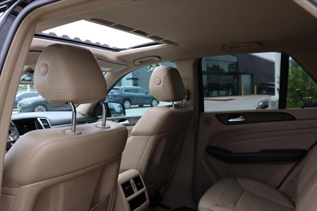 Photo of 2015 BLACK Mercedes-Benz M-Class