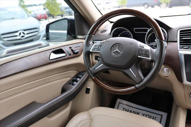 Photo of 2015 BLACK Mercedes-Benz M-Class
