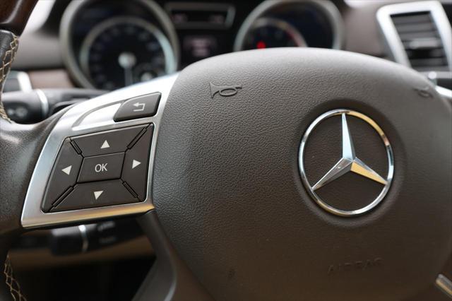 Photo of 2015 BLACK Mercedes-Benz M-Class