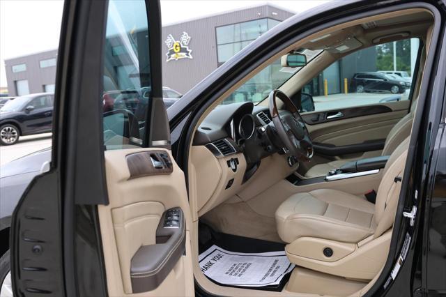 Photo of 2015 BLACK Mercedes-Benz M-Class