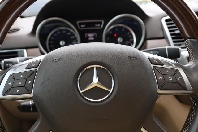 Photo of 2015 BLACK Mercedes-Benz M-Class