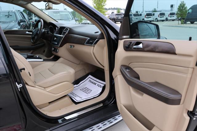 Photo of 2015 BLACK Mercedes-Benz M-Class