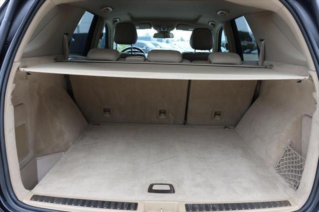 Photo of 2015 BLACK Mercedes-Benz M-Class