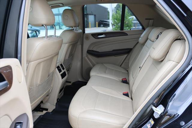 Photo of 2015 BLACK Mercedes-Benz M-Class