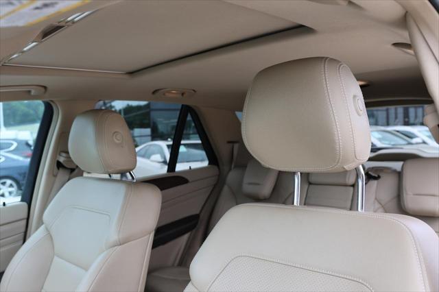 Photo of 2015 BLACK Mercedes-Benz M-Class