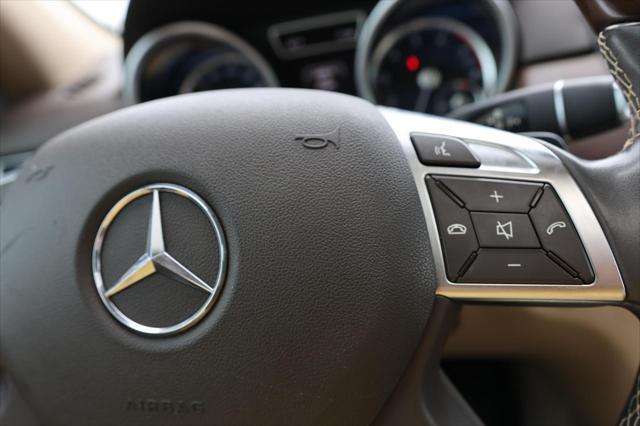 Photo of 2015 BLACK Mercedes-Benz M-Class