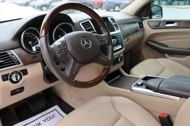 Photo of 2015 BLACK Mercedes-Benz M-Class