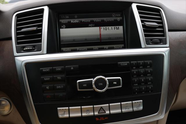 Photo of 2015 BLACK Mercedes-Benz M-Class