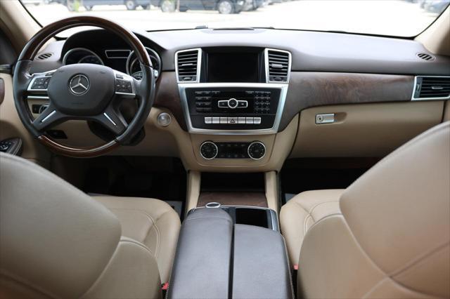 Photo of 2015 BLACK Mercedes-Benz M-Class