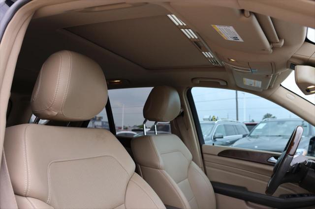 Photo of 2015 BLACK Mercedes-Benz M-Class