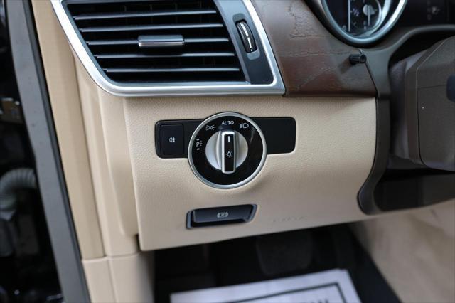 Photo of 2015 BLACK Mercedes-Benz M-Class