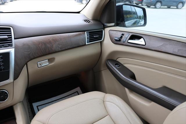 Photo of 2015 BLACK Mercedes-Benz M-Class