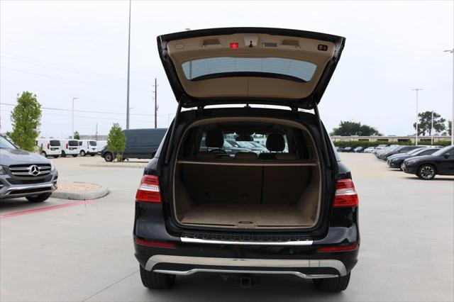 Photo of 2015 BLACK Mercedes-Benz M-Class