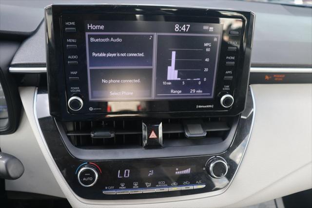 Photo of 2022 White Toyota Corolla