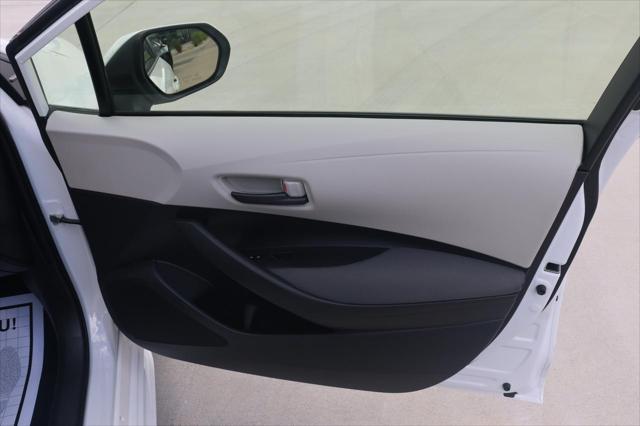 Photo of 2022 White Toyota Corolla