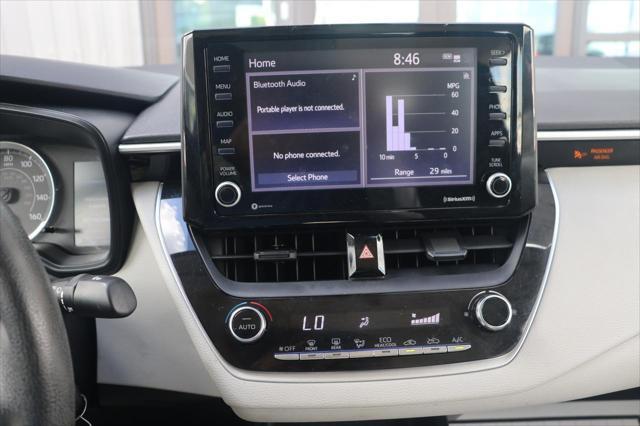 Photo of 2022 White Toyota Corolla