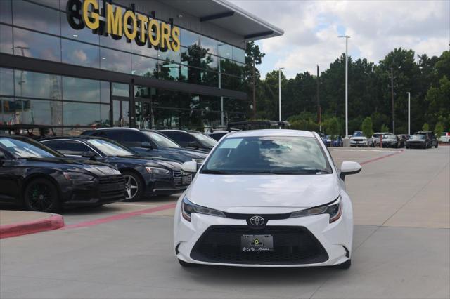 Photo of 2022 White Toyota Corolla