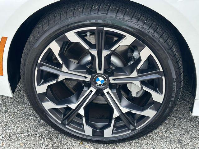 Photo of 2025 Alpine White BMW 330