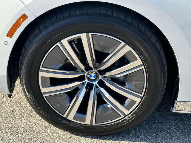 Photo of 2024 Mineral White Metallic BMW i7