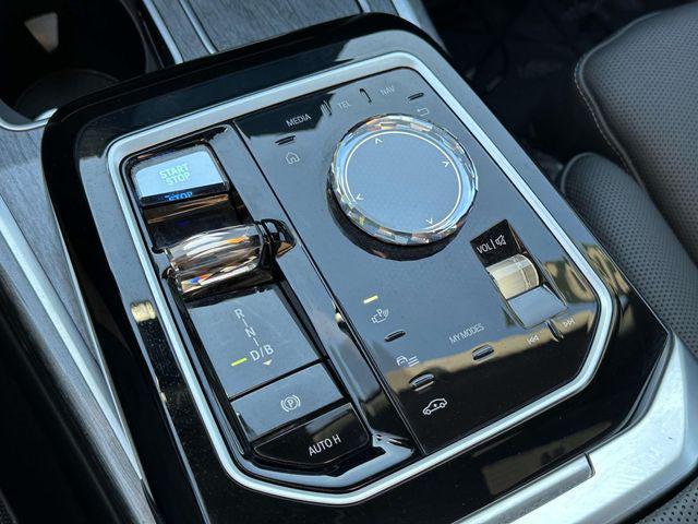 Photo of 2024 Mineral White Metallic BMW i7