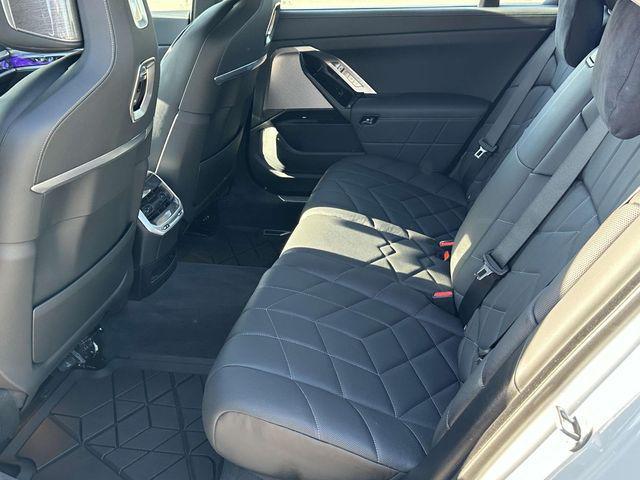 Photo of 2024 Mineral White Metallic BMW i7