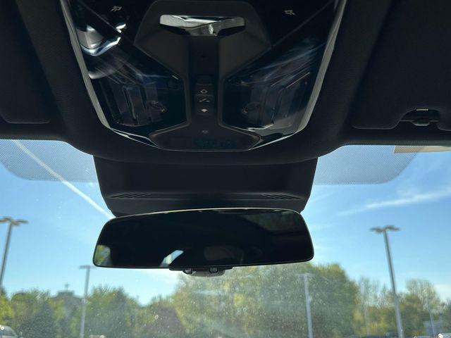 Photo of 2024 Mineral White Metallic BMW i7